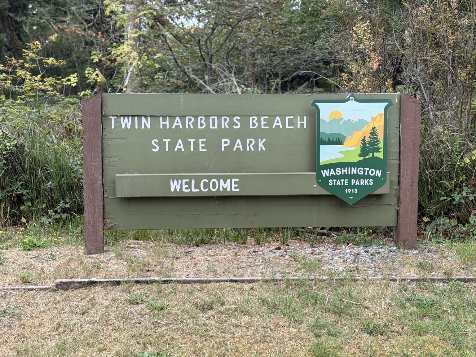 Welcome sign at Twin Harbors Beach State Park in Washington